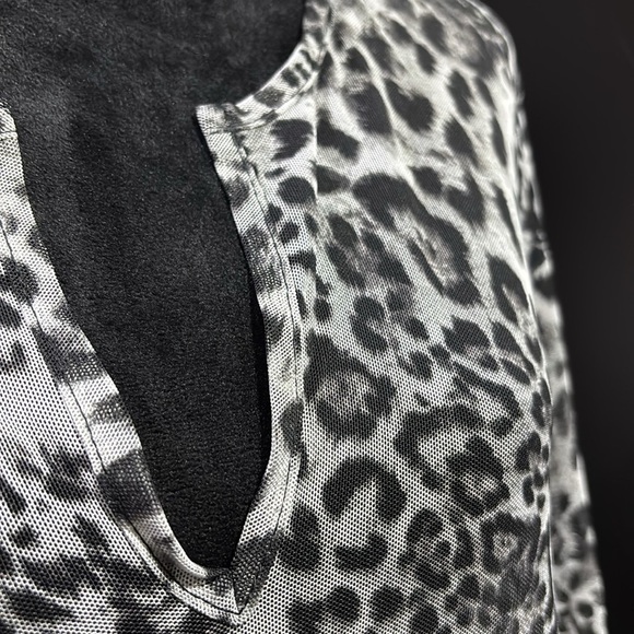 Jordan Taylor Leopard print,sheer,light,round V-cut neck,long sleeve top/coverup - Picture 2 of 13